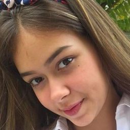 蕾貝卡·克洛珀 飾演 Rina