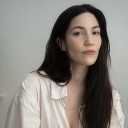 Alisa Torres 飾演 Donna