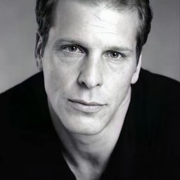 Rick Aiello 飾演 Mink