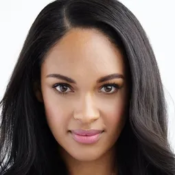 Cynthia Addai-Robinson 飾演 Alicia
