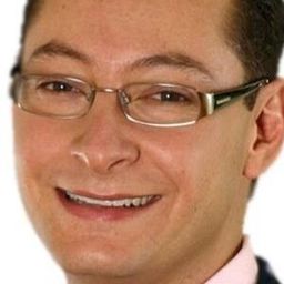 Beto Castillo 飾演 Rey Ficturo (voice)