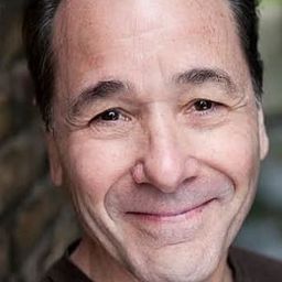 約翰·格爾拉斯奧 飾演 Secretary Cummings