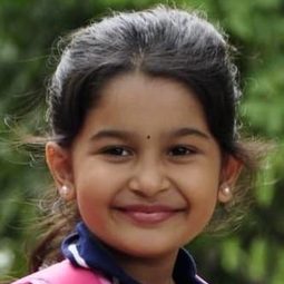 Yuvina Parthavi - Madha Gaja Raja演員 飾演Oviya, Kalyanasundaram's daughter