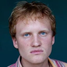 薩米·舒瑞澤 飾演 Florian