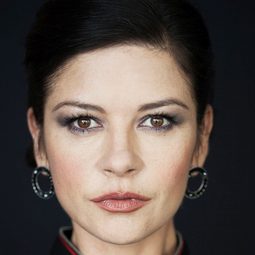 凱瑟琳·澤塔-瓊斯 飾演 Velma Kelly