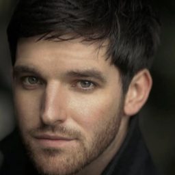 Adam Weafer 飾演 Joe