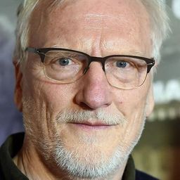 恩斯特·斯托兹納 飾演 Walter Kuper