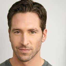 James Devoti 飾演 Ted