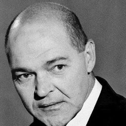 Aleksei Zharkov 飾演 Уильям Блор