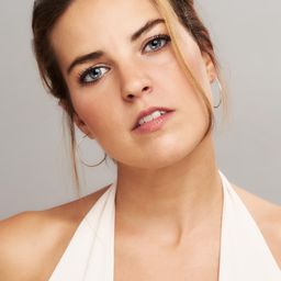 Julia Lara - The Final Game演員 飾演Sara