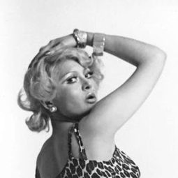 Claudia Tate - Nos reimos de la migra演員 飾演Fichera 1