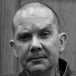 Jarred Blancard 飾演 Fodder-Wing