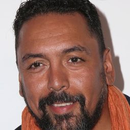 費利克斯·索利斯 - 老朋友演員 飾演Hektor