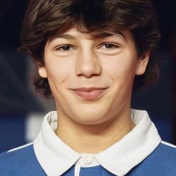 Marius De Saeger 飾演 Alexander