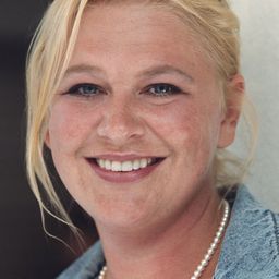 Lisa Lindgren 飾演 Elisabeth