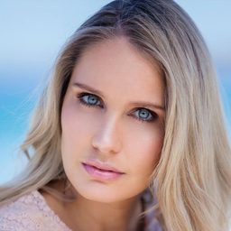 Jaimee Peasley 飾演 Olivia