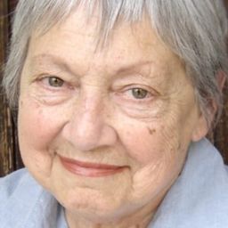 Berta Zemel 飾演 Nenzica