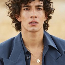 Jorge López 飾演 Hijo