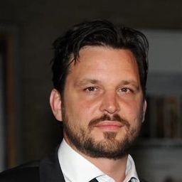 薩沙·亞歷山大·吉爾薩克 飾演 Jagos