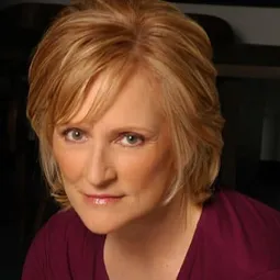Connie Cooper 飾演 Mrs. Winchell