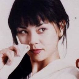 Kang Ri-na 飾演 Kim Ah-young