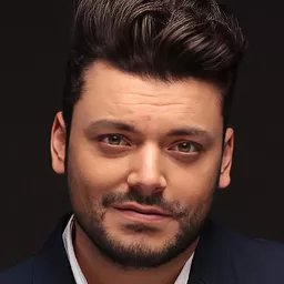 凱夫·亞當斯 飾演 Alex