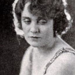 Kathleen O'Connor - 漂流教室演員 飾演Mrs. Nicole