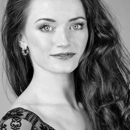 Anna Rose O'Sullivan 飾演 Her Sister