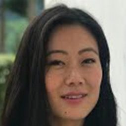 Deki Lhamo 飾演 Tshomo