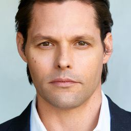 Justin Bruening 飾演 Shawn
