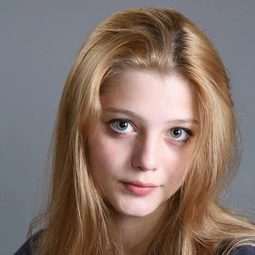 Veronika Ozerova - 黑暗時刻演員 飾演Vika