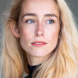 Sarah Juel Werner 飾演 