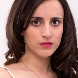 Camila Hirane 飾演 Barbage