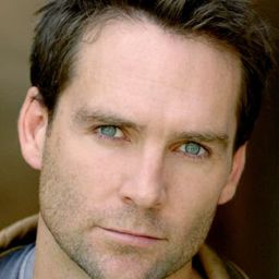 David Rees Snell 飾演 Paul Shaw