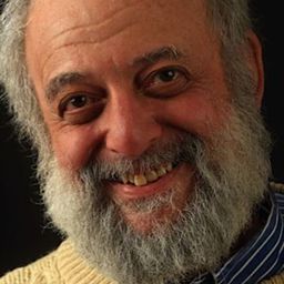 David Mandelbaum 飾演 Himself, artistic director / new Yiddish rep