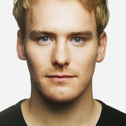 尼古拉斯·班克斯 飾演 Nicholas