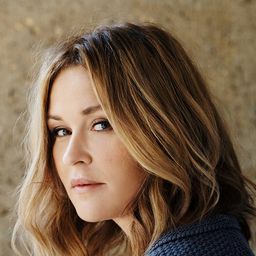 Judith Hoersch 飾演 Karen