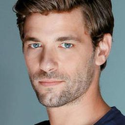 Apostolis Totsikas 飾演 Nikolas