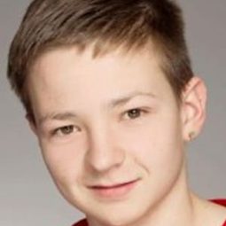 Zac Mattoon O'Brien 飾演 Leon