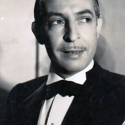 Fernando Fernández de Córdoba 飾演 Coronel