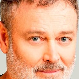 Pablo Carbonell 飾演 Manuel