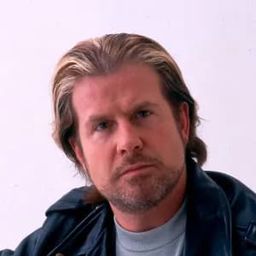 Luc Wylder 飾演 Self