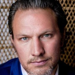 Ruben Crow 飾演 Chad