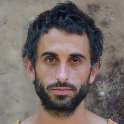 Gaizka Chamizo - 珠寶師遺落在時光裡的愛演員 飾演Fabián 53's