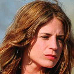 Silke - 殺神十號演員 飾演Alejandra 'Álex' Alonso