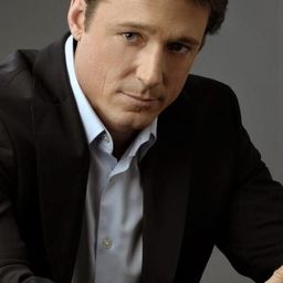 David Chisum 飾演 Dr. Dan Benson