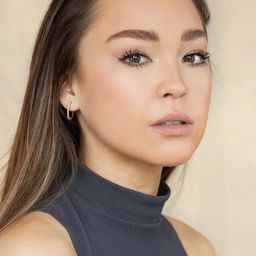 Naomi J. Ogawa 飾演 Kate