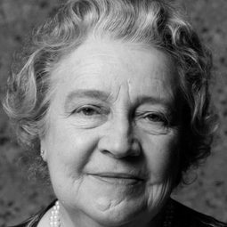 Christianna Brand - 魔法褓母麥克菲 2編劇