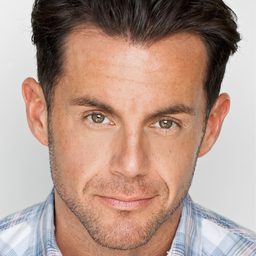 John Griffin - 獵魔教士演員 飾演Familiar