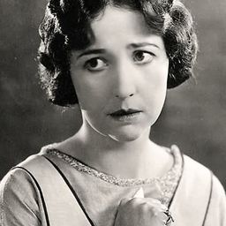 Helen Jerome Eddy 飾演 Maria Romagna